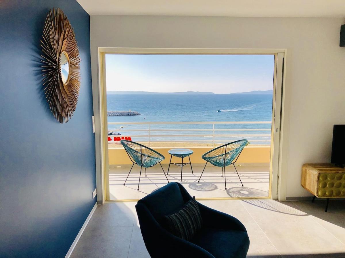 T3 Front De Mer Dernier Etage Vue Mer Petit Havre De Paix Pour Vos Vacances Emplacement Unique Vue Mer Panoramique A 180 Degres Pour Ce T3 En Face De La Plage Front De Mer Vue Sur Les Iles 5 Et Dernier Etage Avec Ascenseur Le Lavandou Luaran gambar